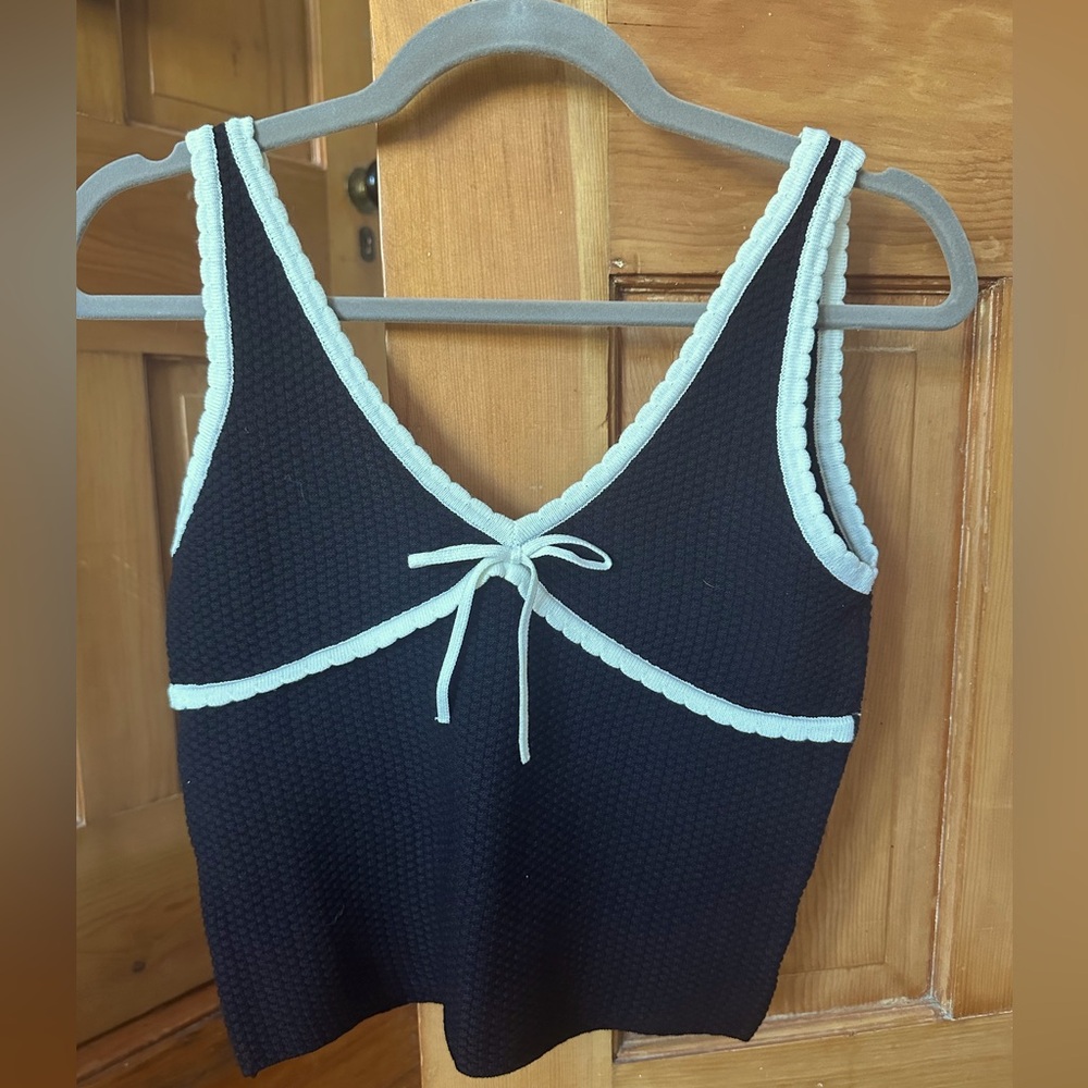 White and black tank top with a bow!!
